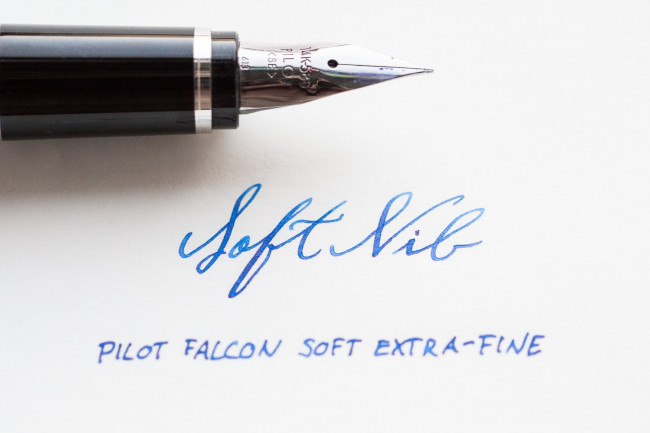 Перова ручка Pilot Metal Falcon Чорна в металевому корпусі з м'яким пером Перова ручка Pilot Metal Falcon Чорна в металевому корпусі з м'яким пером