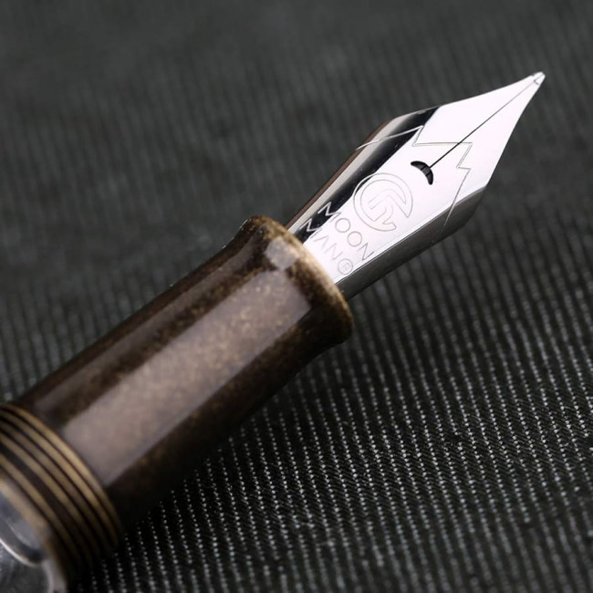 Перова ручка Moonman T1 Brass із вбудованою поршневою системою Перова ручка Moonman T1 Brass із вбудованою поршневою системою