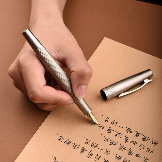 Перьевая ручка HongDian 6013 Серебрянная Перьевая ручка HongDian 6013 Серебрянная