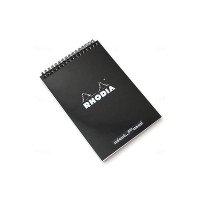 чорний у крапку