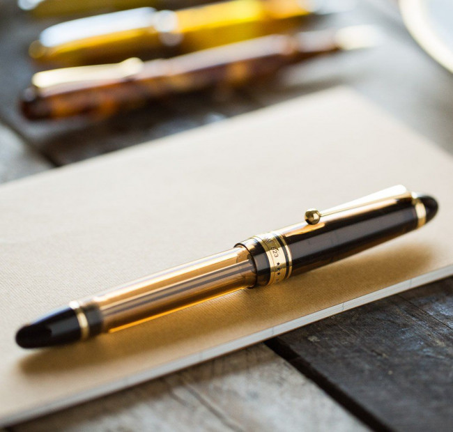 Перова ручка Pilot Custom 823 Коричнева із золотим пером Подарунковий набір Перова ручка Pilot Custom 823 Коричнева із золотим пером Подарунковий набір